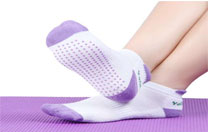 Pourquoi on porte des chaussettes de yoga?- les chaussettes de yoga sont importantes pour la santé.